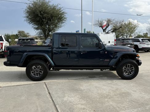 Used 2025 Jeep Gladiator Mojave image 3
