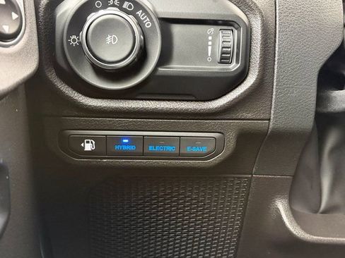 Used 2024 Jeep Wrangler Unlimited image 30