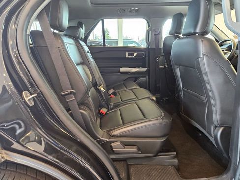 Used 2024 Ford Explorer XLT w/ Equipment Group 202A AWD/4WD image 30