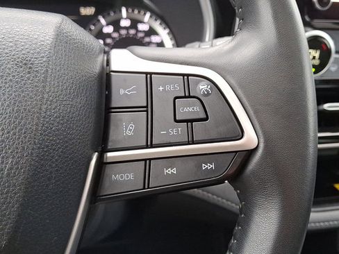 Used 2024 Toyota Highlander XLE image 20