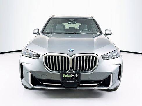 Used 2025 BMW X5 xDrive50e image 2