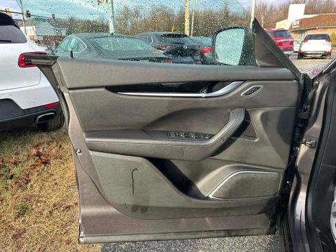 Used 2020 Maserati Levante image 14