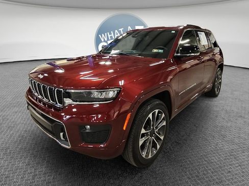 Used 2024 Jeep Grand Cherokee Overland w/ Luxury Tech Group IV AWD/4WD image 9