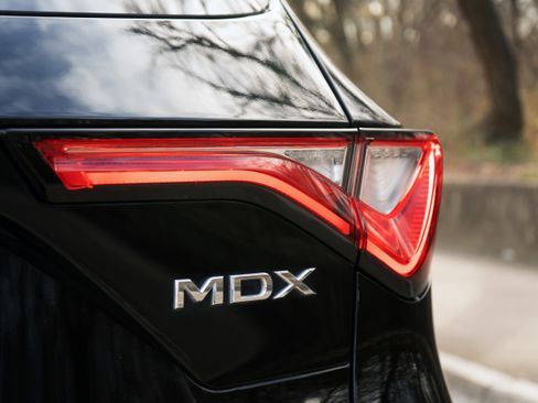 Used 2023 Acura MDX SH-AWD w/ Technology Package image 13