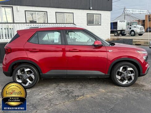 Used 2022 Hyundai Venue SEL w/ Cargo Package image 4