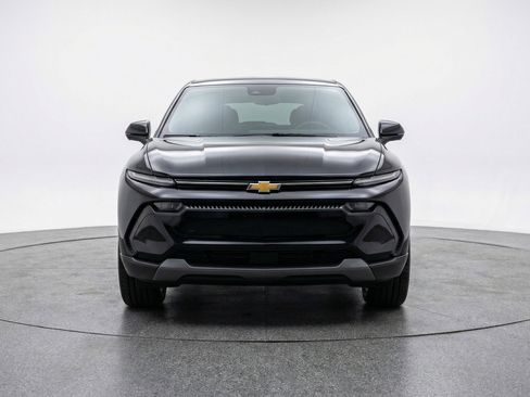 Used 2025 Chevrolet Equinox LT image 2
