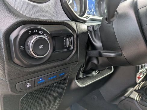 Used 2024 Jeep Wrangler Willys image 16