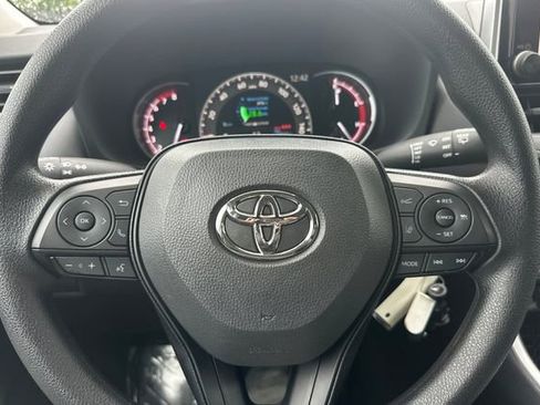 Certified 2025 Toyota RAV4 LE image 28