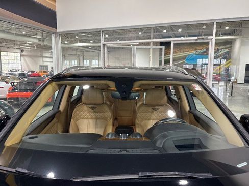 Used 2017 Bentley Bentayga image 39