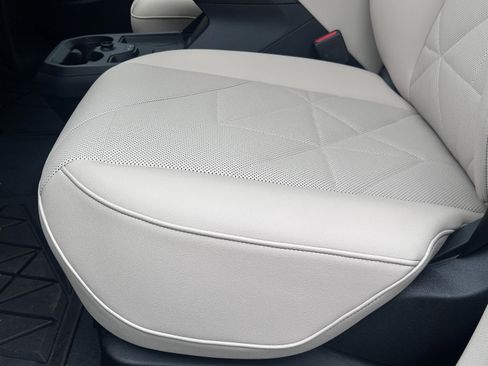 Used 2026 BMW iX xDrive45 w/ Premium Package image 27