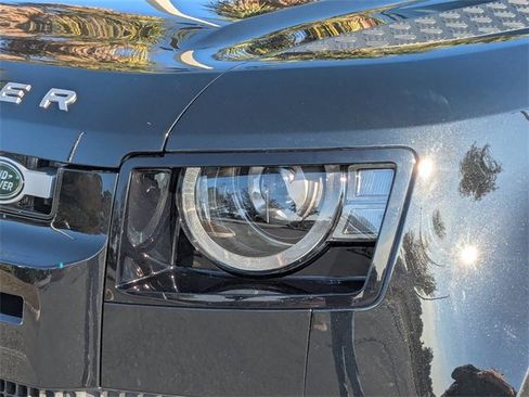 Used 2025 Land Rover Defender 90 S image 9