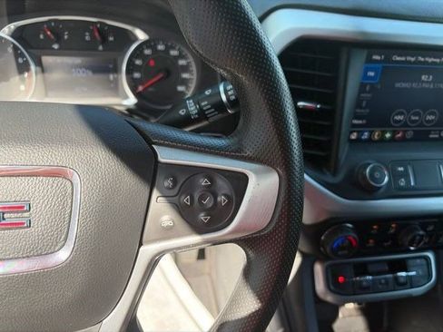 Used 2022 GMC Acadia SLE w/ Driver Convenience Package FWD image 17