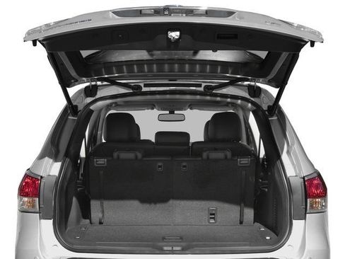 Used 2016 Nissan Pathfinder Platinum w/ Family Entertainment Package image 15