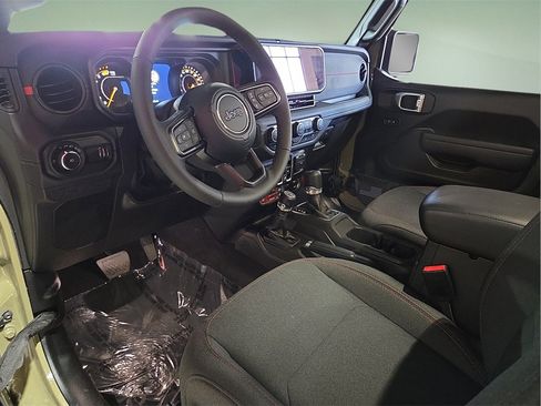 Used 2025 Jeep Wrangler Unlimited Rubicon image 17