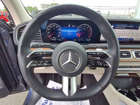 Used 2025 Mercedes-Benz GLS 450 4MATIC image 22