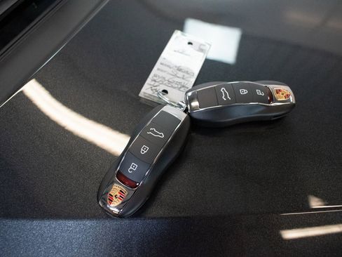 New 2025 Porsche Macan image 32