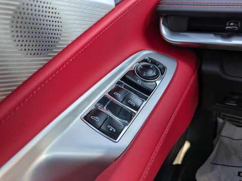 New 2025 Chevrolet Corvette E-Ray image 34