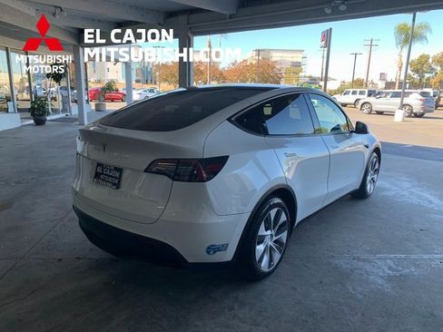 Used 2021 Tesla Model Y Long Range image 3