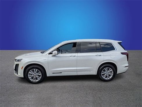 New 2025 Cadillac XT6 Luxury image 2