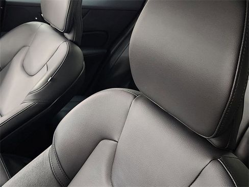 Used 2024 Volvo S60 B5 Core image 15