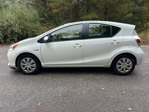 Used 2013 Toyota Prius C Two image 2
