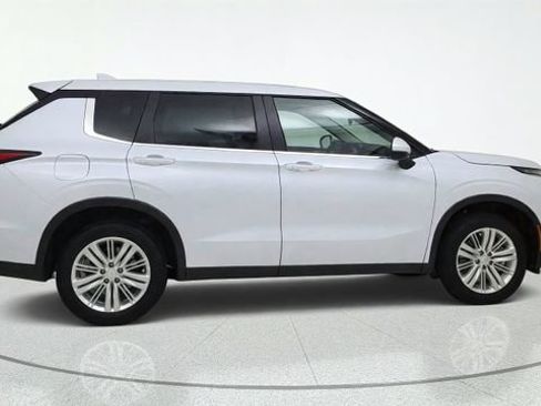 Used 2023 Mitsubishi Outlander ES FWD image 6