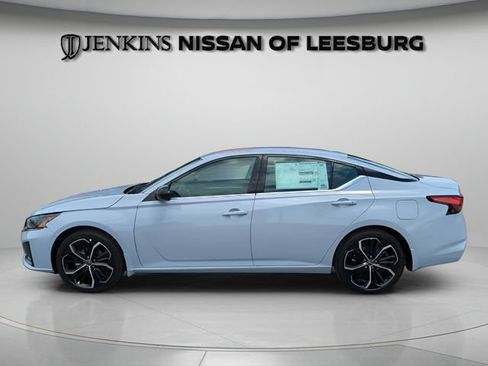 Used 2025 Nissan Altima 2.5 SR FWD image 6