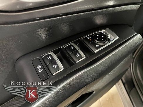 Used 2024 Kia Sorento S image 19