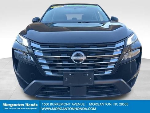 Used 2024 Nissan Rogue SV image 2