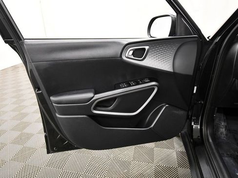 Certified 2025 Kia Soul S FWD image 13