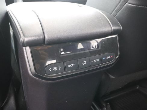 Used 2023 Toyota Highlander Limited image 15