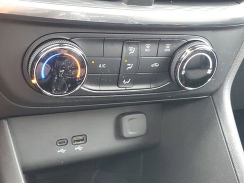 Certified 2024 Buick Encore GX Preferred FWD image 26