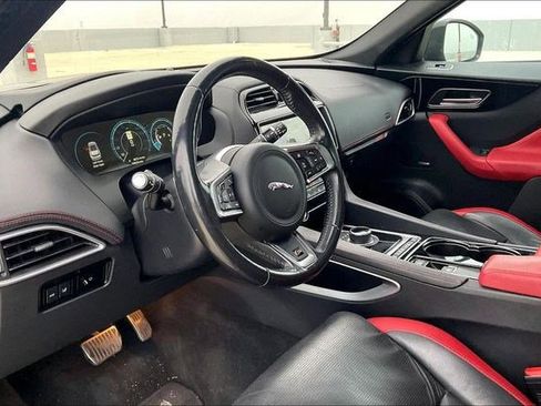 Used 2017 Jaguar F-PACE S image 7