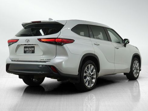 Used 2022 Toyota Highlander Limited image 5