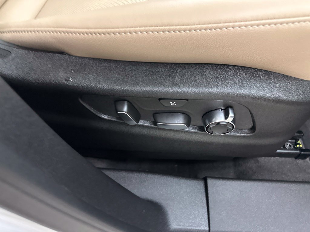 Certified 2024 Cadillac XT4 Premium Luxury AWD/4WD image 19