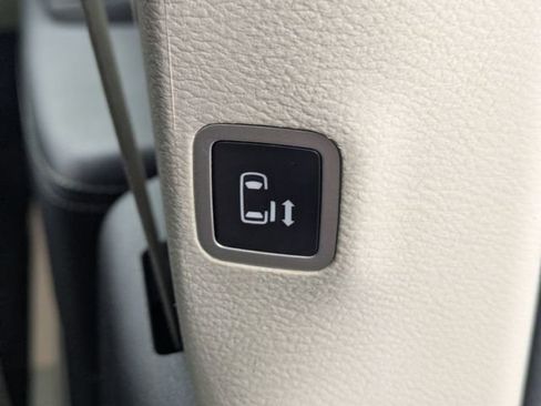 Used 2023 Chrysler Pacifica Touring-L image 29