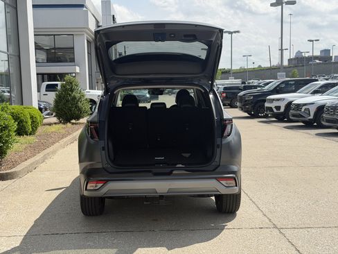Certified 2025 Hyundai Tucson Limited AWD/4WD image 11