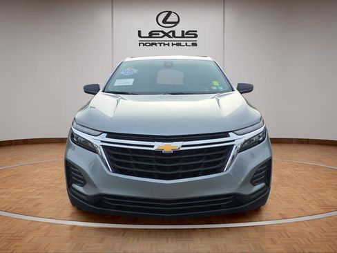 Used 2023 Chevrolet Equinox LS w/ LS Convenience Package image 2