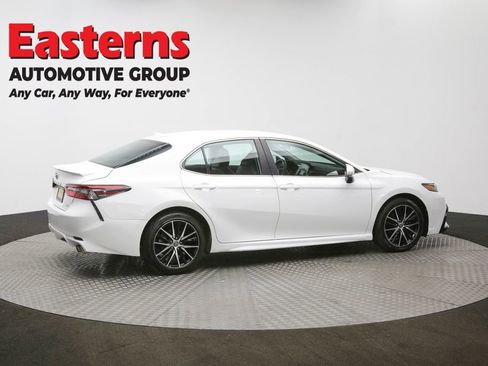 Used 2024 Toyota Camry SE image 42