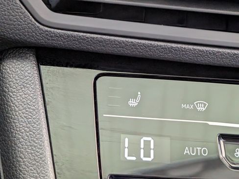 Used 2025 Volkswagen Jetta SE w/ Sunroof Package FWD image 34