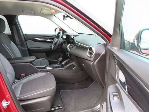 Used 2025 Chevrolet TrailBlazer LT AWD/4WD image 21