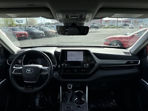 Used 2021 Toyota Highlander XLE image 16