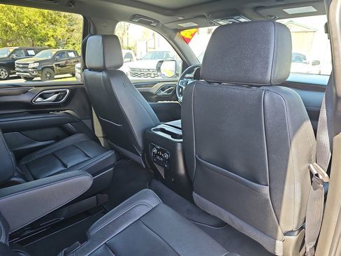 Used 2024 Chevrolet Tahoe LT w/ LT Signature Package RWD image 11