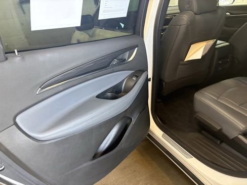 Used 2024 Buick Enclave Premium image 10