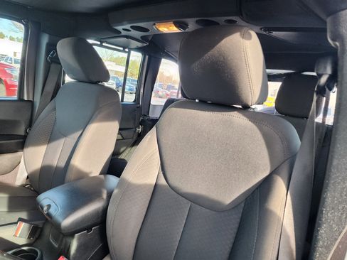 Used 2016 Jeep Wrangler Unlimited Sport image 21