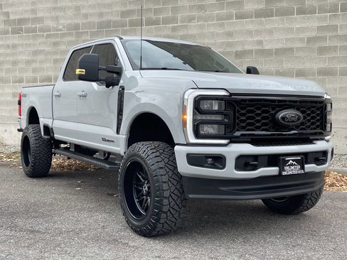 Used 2025 Ford F350 XLT w/ Black Appearance Package image 5