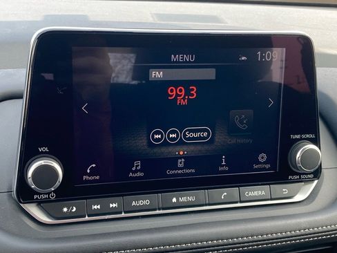 Used 2024 Nissan Rogue SV image 19