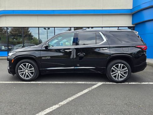 Used 2023 Chevrolet Traverse High Country w/ LPO, Floor Liner Package image 2