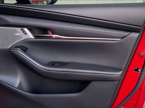 Used 2024 MAZDA MAZDA3 Hatchback w/Premium Plus Pkg image 23