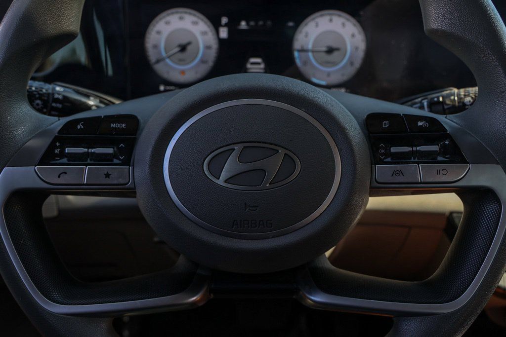Used 2024 Hyundai Elantra SEL FWD image 26
